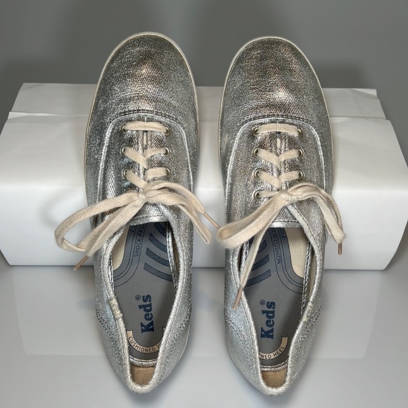 Metallic Silver Keds Champion Sneakers - Size 9 - Womens Classic Keds - Picture 1 of 14